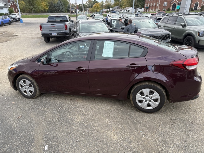 2017 Kia Forte LX Base photo 4