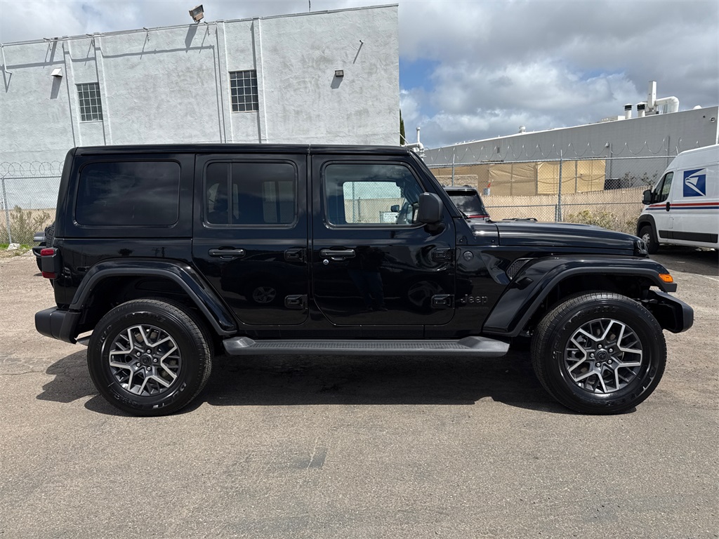 2025 Jeep Wrangler Sahara photo 6