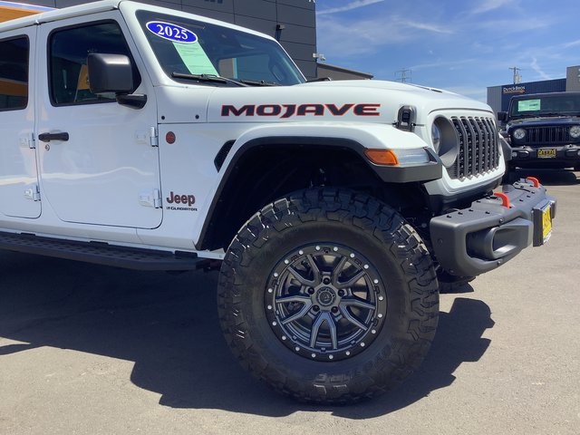 2025 Jeep Gladiator Mojave photo 3
