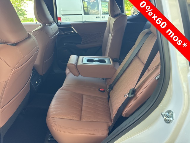 2025 Mitsubishi Outlander SEL photo 28