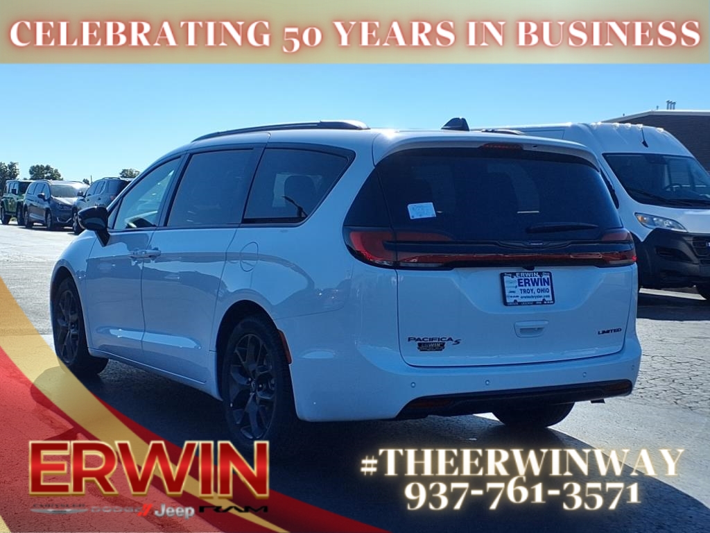 2026 Chrysler Pacifica Limited photo 4