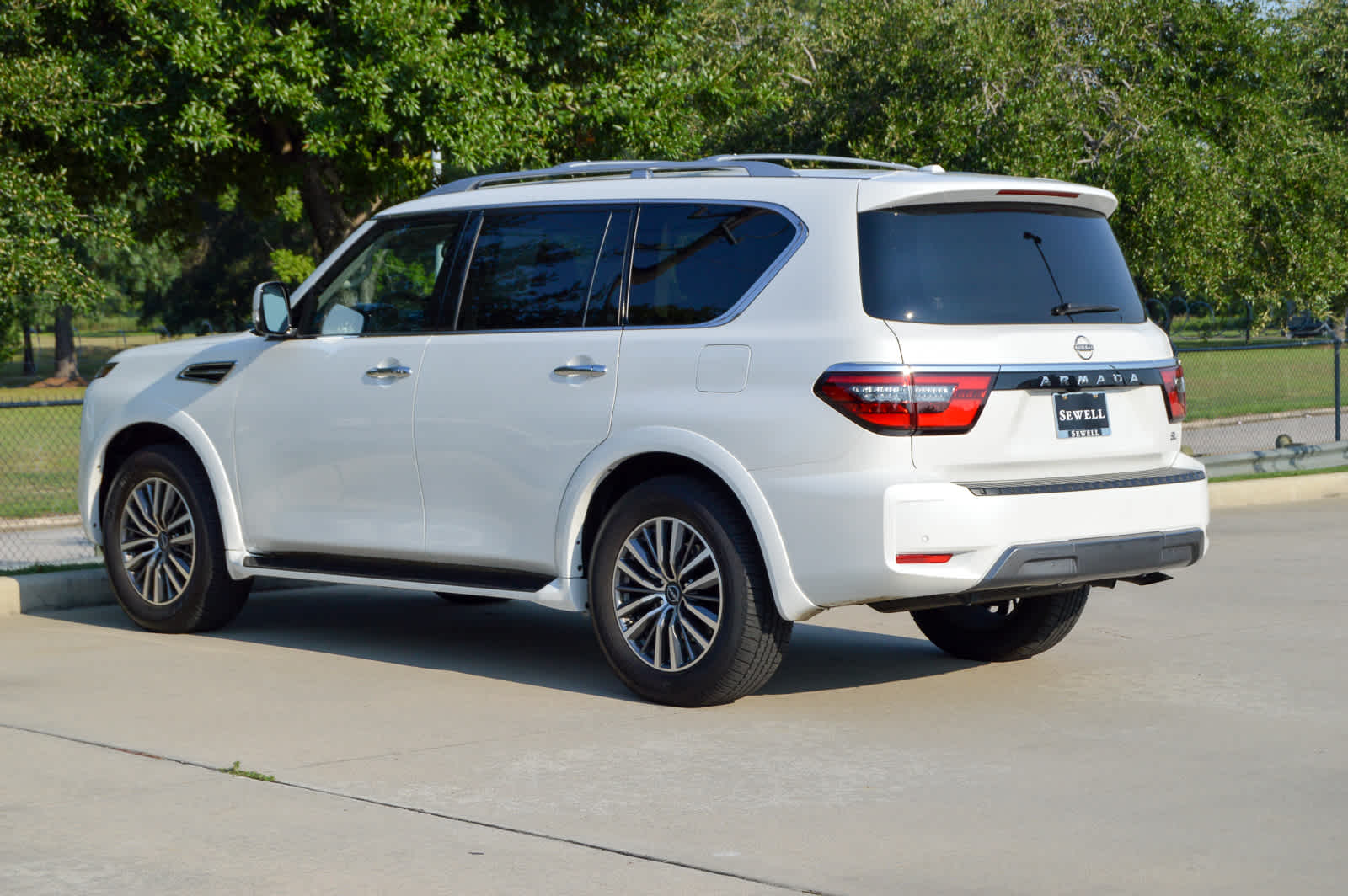 2024 Nissan Armada SL photo 6