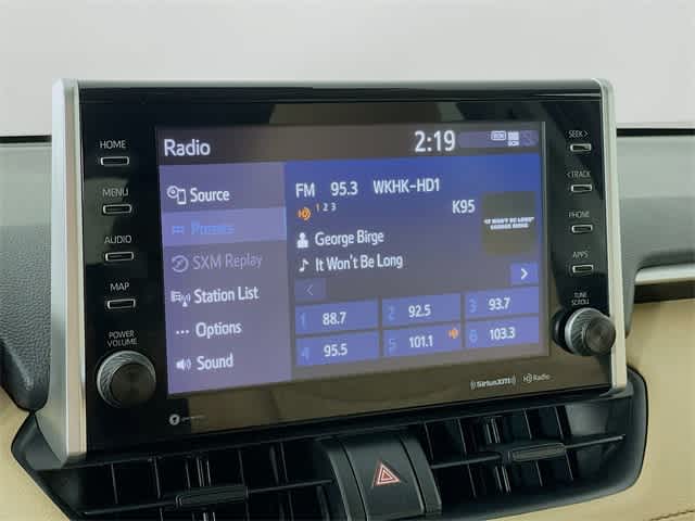 2022 Toyota RAV4 Hybrid XLE photo 16