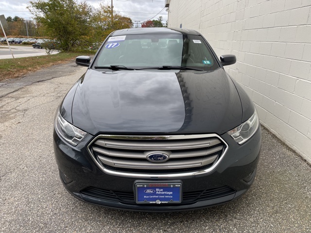 2017 Ford Taurus SEL photo 2