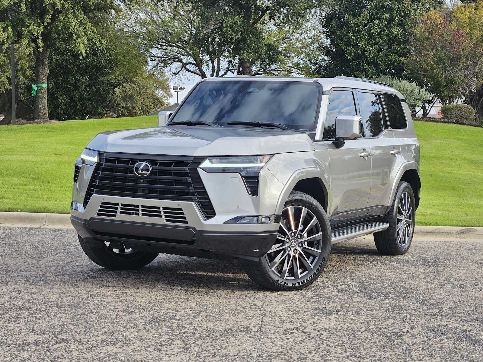 2025 Lexus GX Luxury's photo