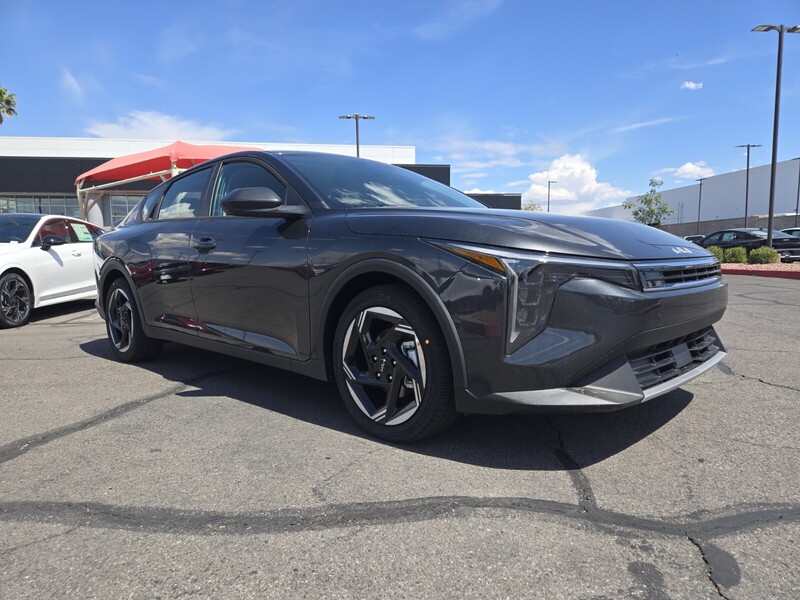 2025 Kia K4 EX photo 2
