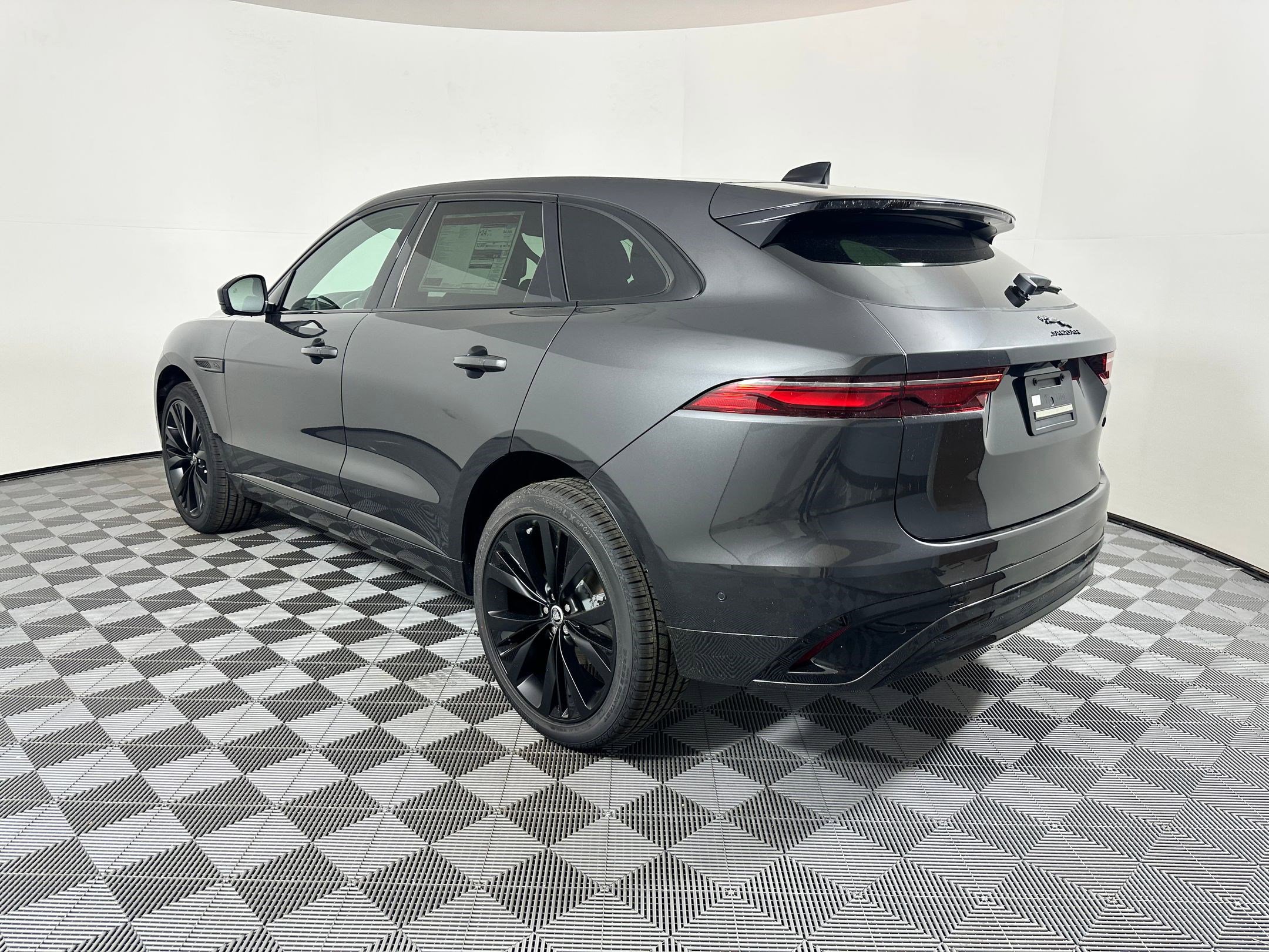 2026 Jaguar F-PACE P250 R-Dynamic S photo 2