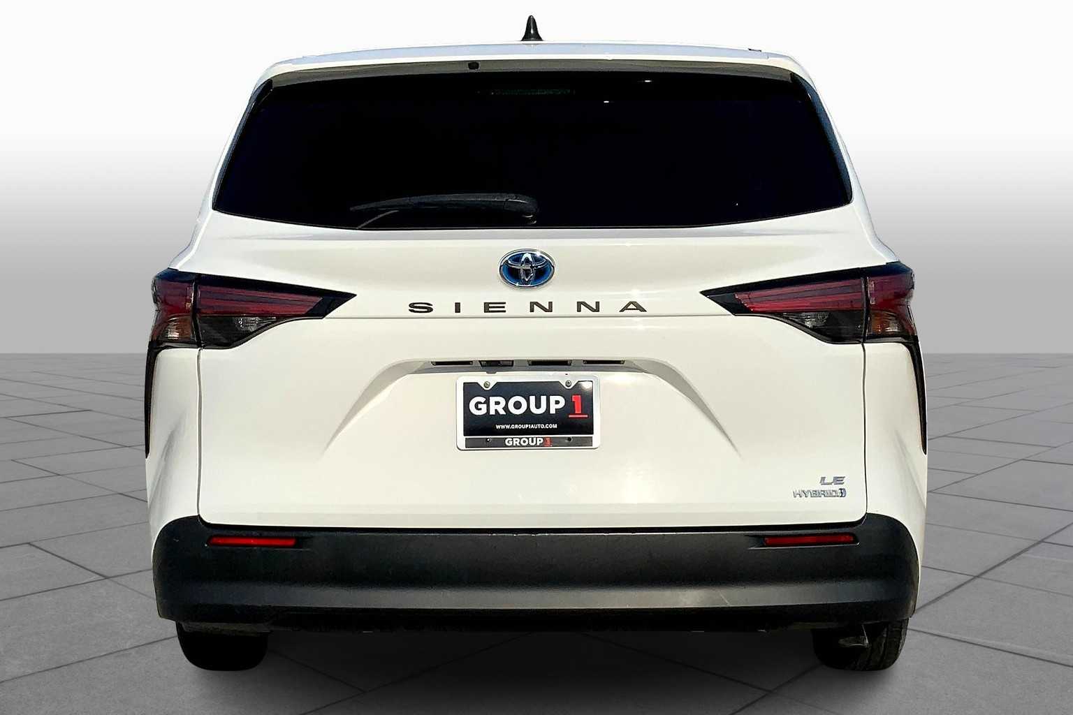 2021 Toyota Sienna LE photo 4