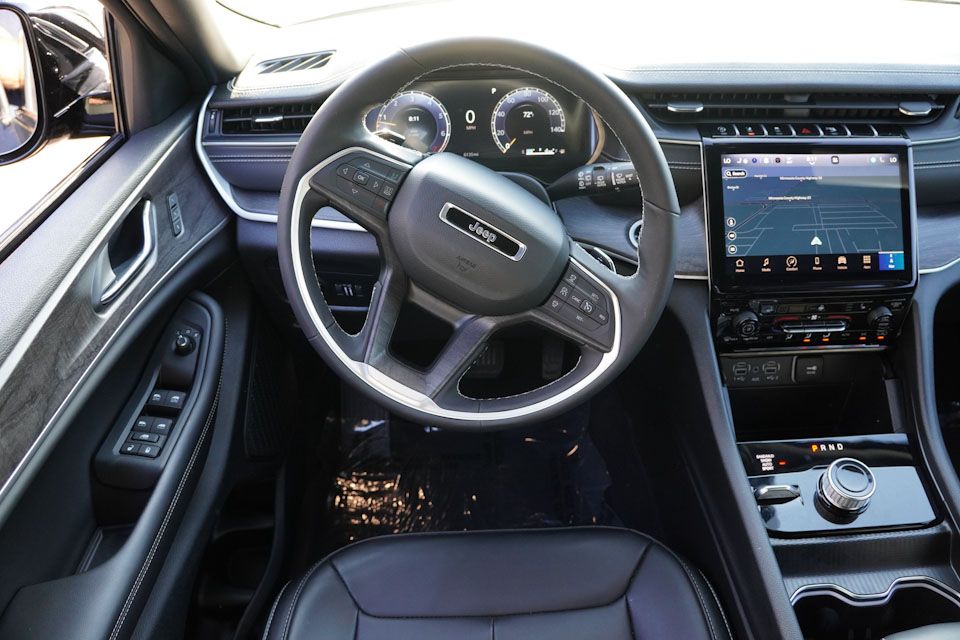 2025 Jeep Grand Cherokee Limited photo 15