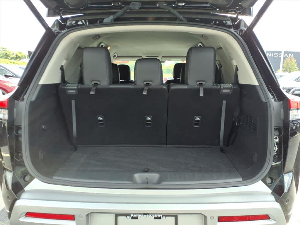 2024 Nissan Pathfinder SL photo 14