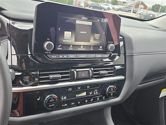 2025 Nissan Pathfinder SV photo 15