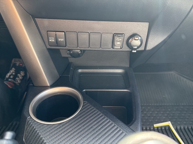 2015 Toyota RAV4 LE photo 28