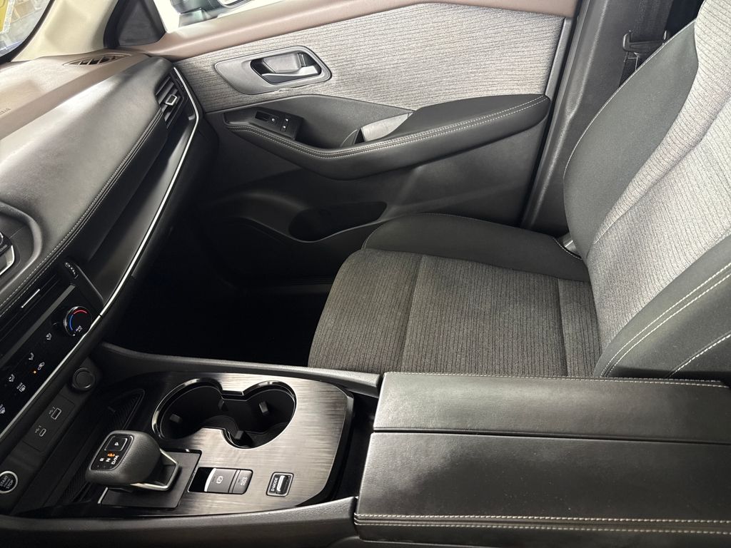 2021 Nissan Rogue S photo 15