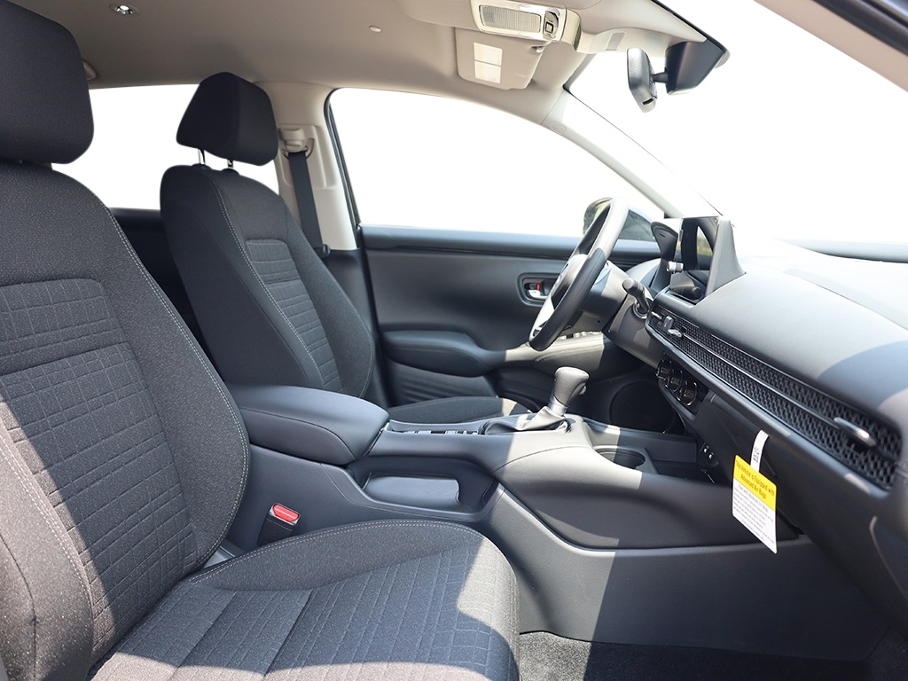 2026 Honda HR-V LX photo 27