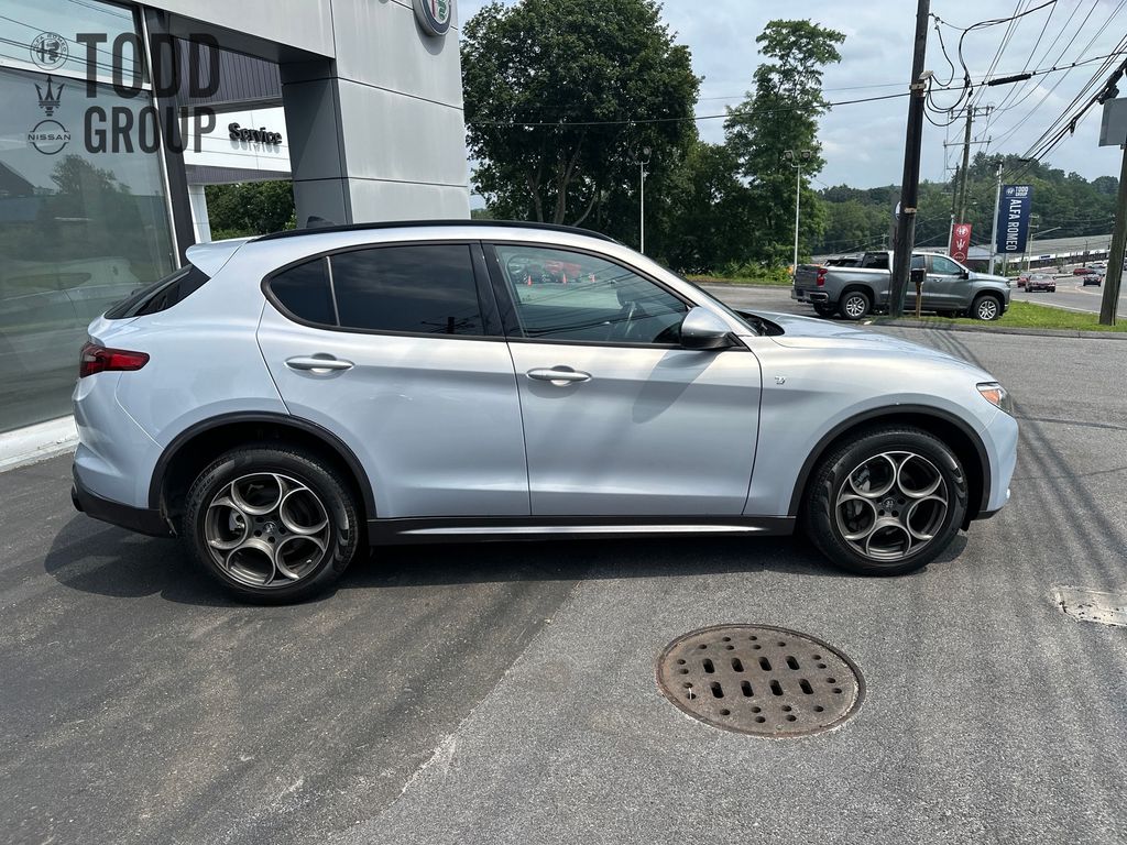 2022 Alfa Romeo Stelvio Ti photo 6