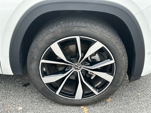 2025 Volkswagen Atlas Cross Sport SEL Premium R-Line photo 12