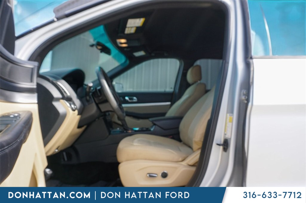2016 Ford Explorer Base photo 2