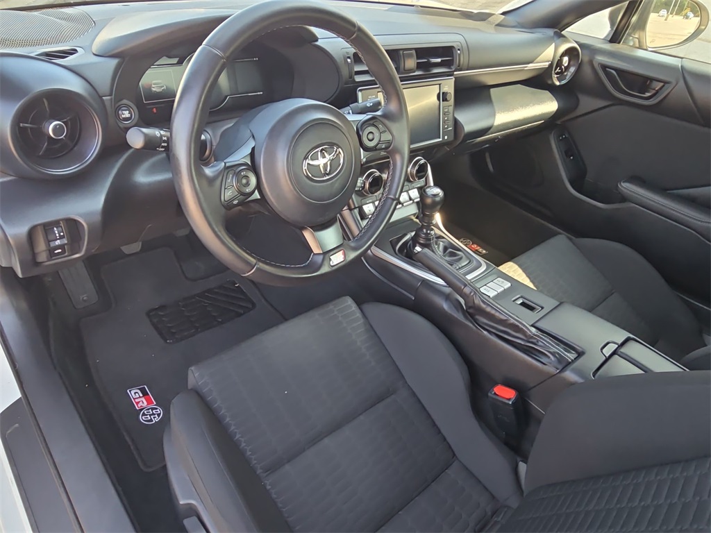 2023 Toyota GR86 Base photo 16