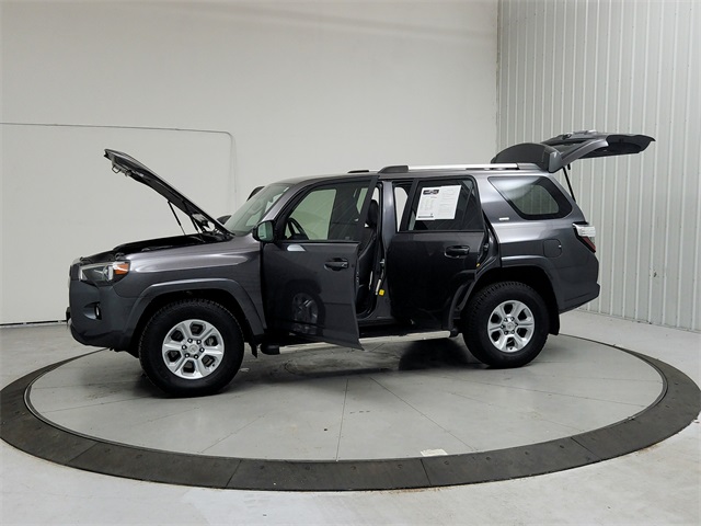 2020 Toyota 4Runner SR5 photo 11