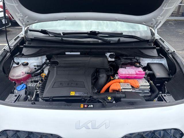 2022 Kia Niro LX photo 11