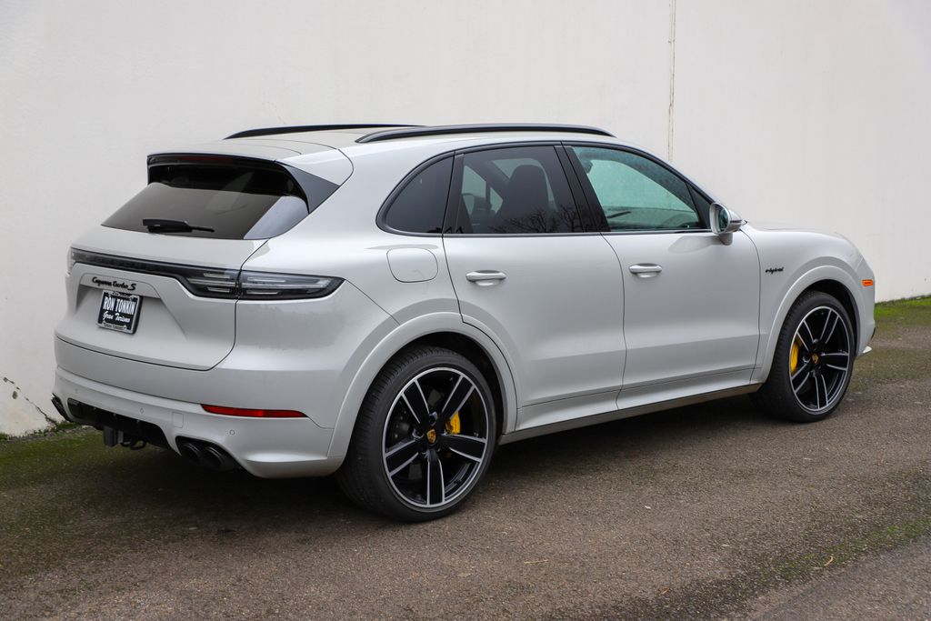 2022 Porsche Cayenne E-Hybrid Turbo S photo 3
