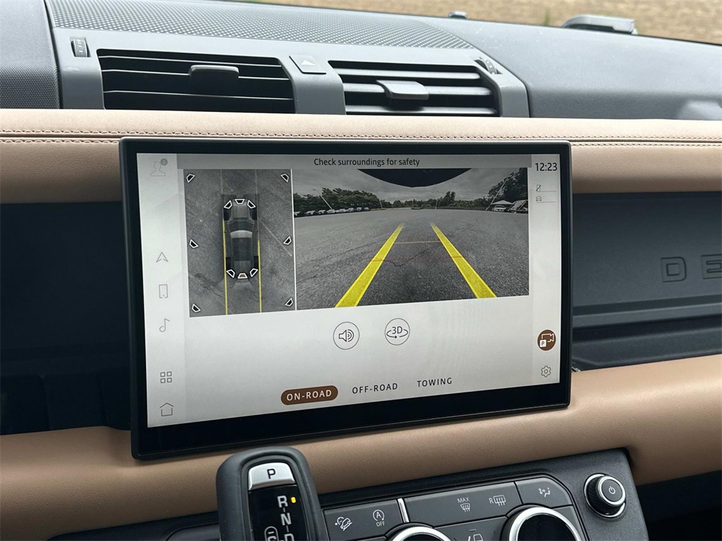 2025 Land Rover Defender 110 S photo 2