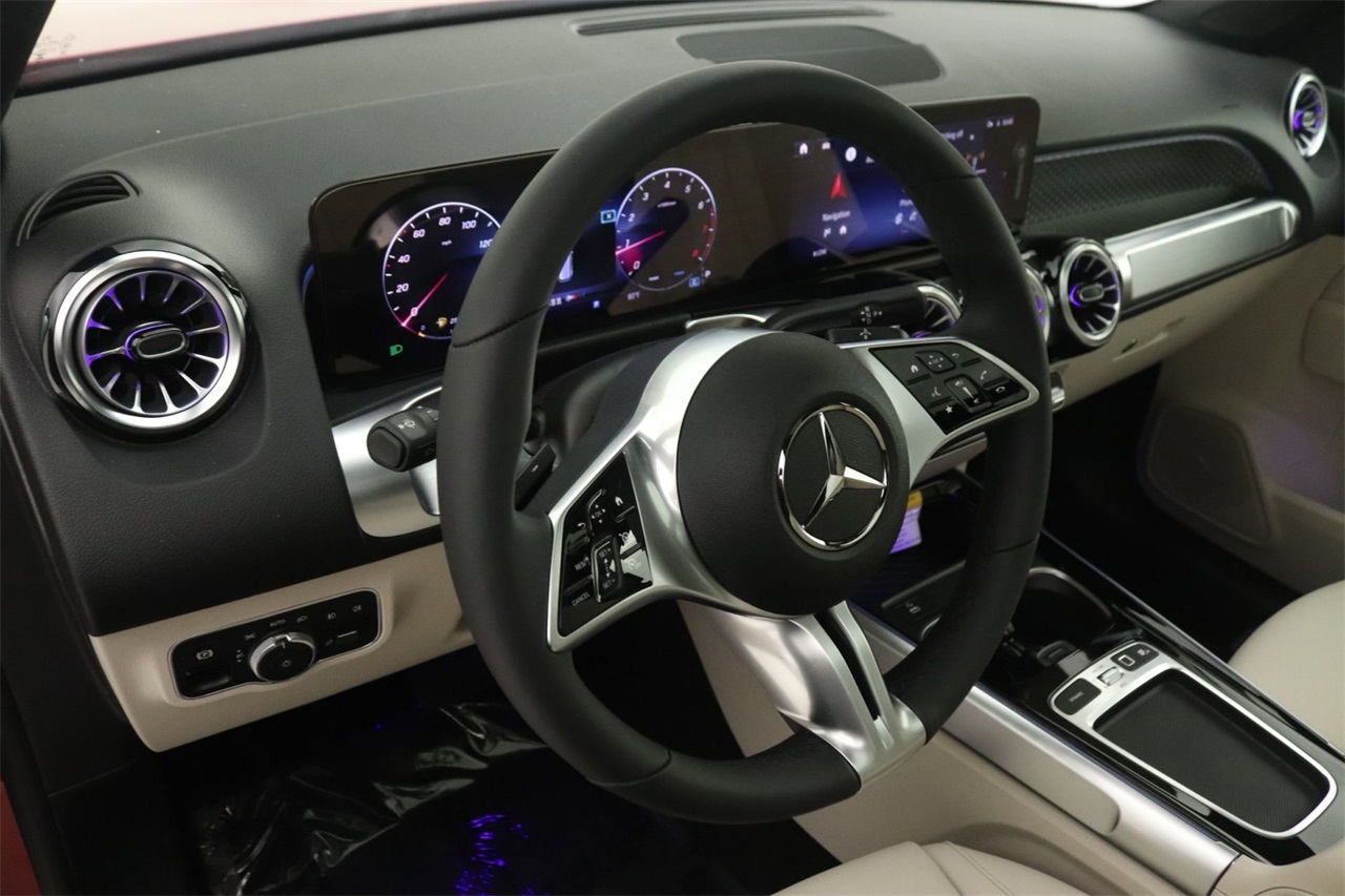 2025 Mercedes Benz GLB 250 photo 4