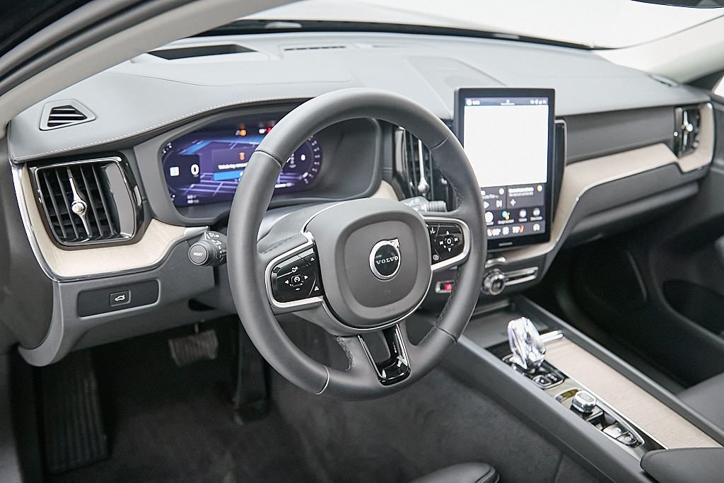 2026 VOLVO XC60 - Image 12