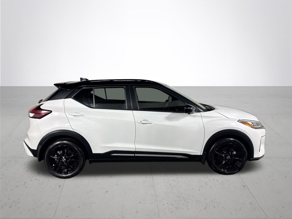 2023 Nissan Kicks SR photo 4