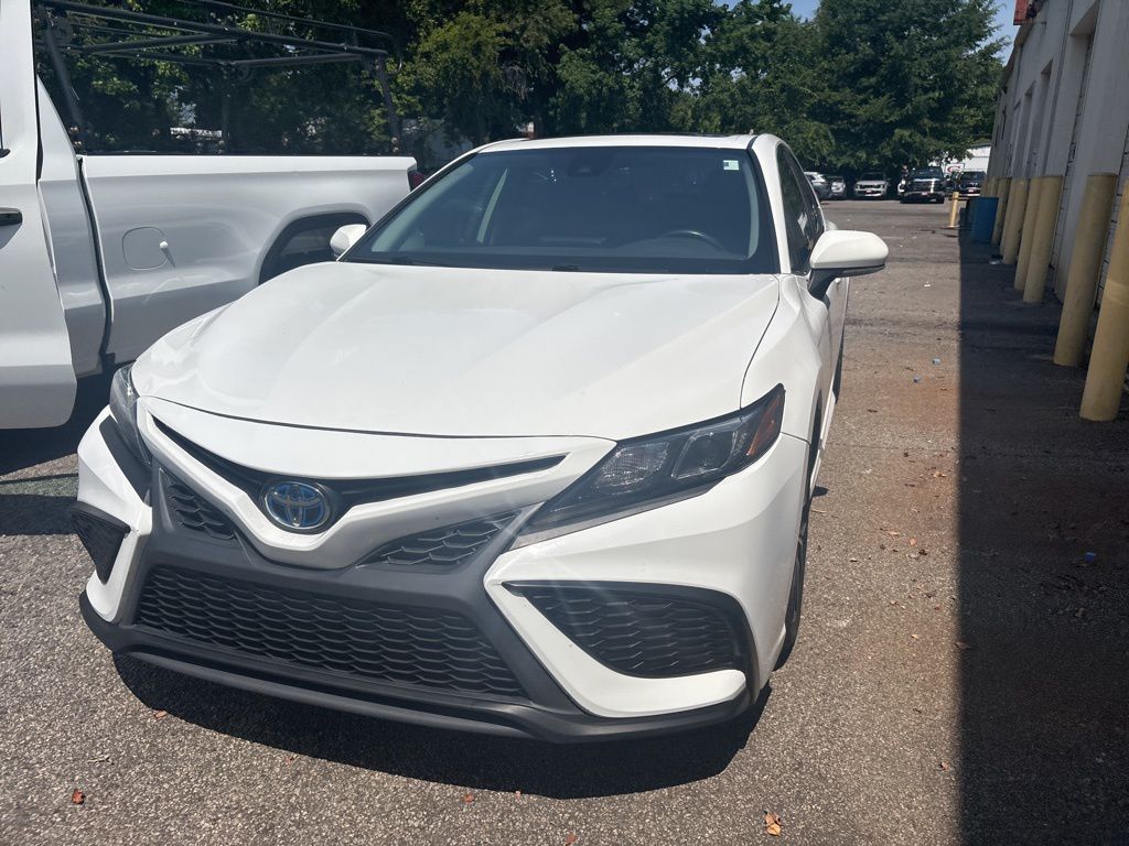 2022 Toyota Camry Hybrid SE photo 4