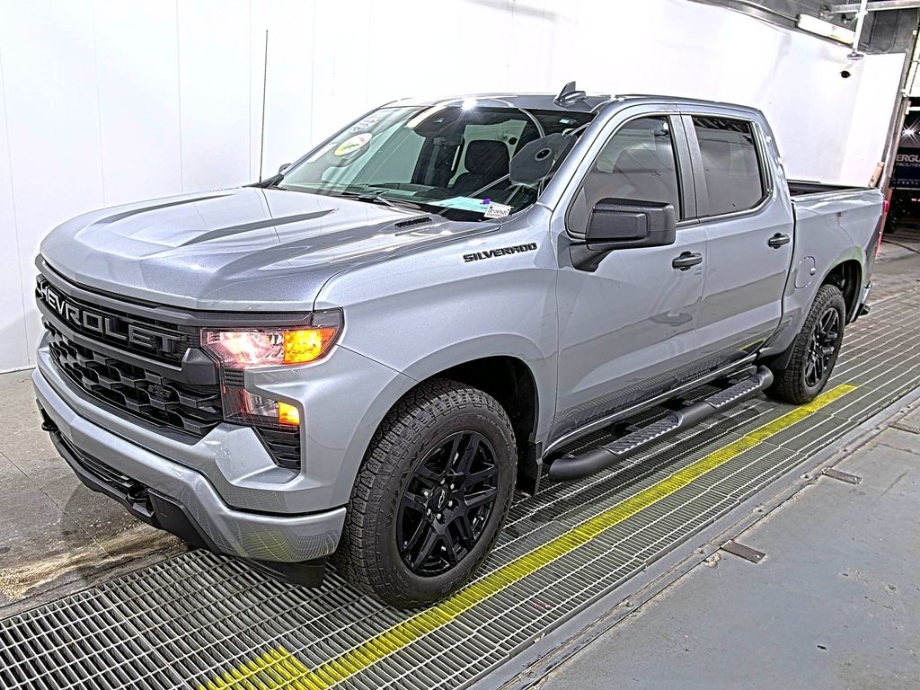 2025 Chevrolet Silverado 1500 Custom photo 2