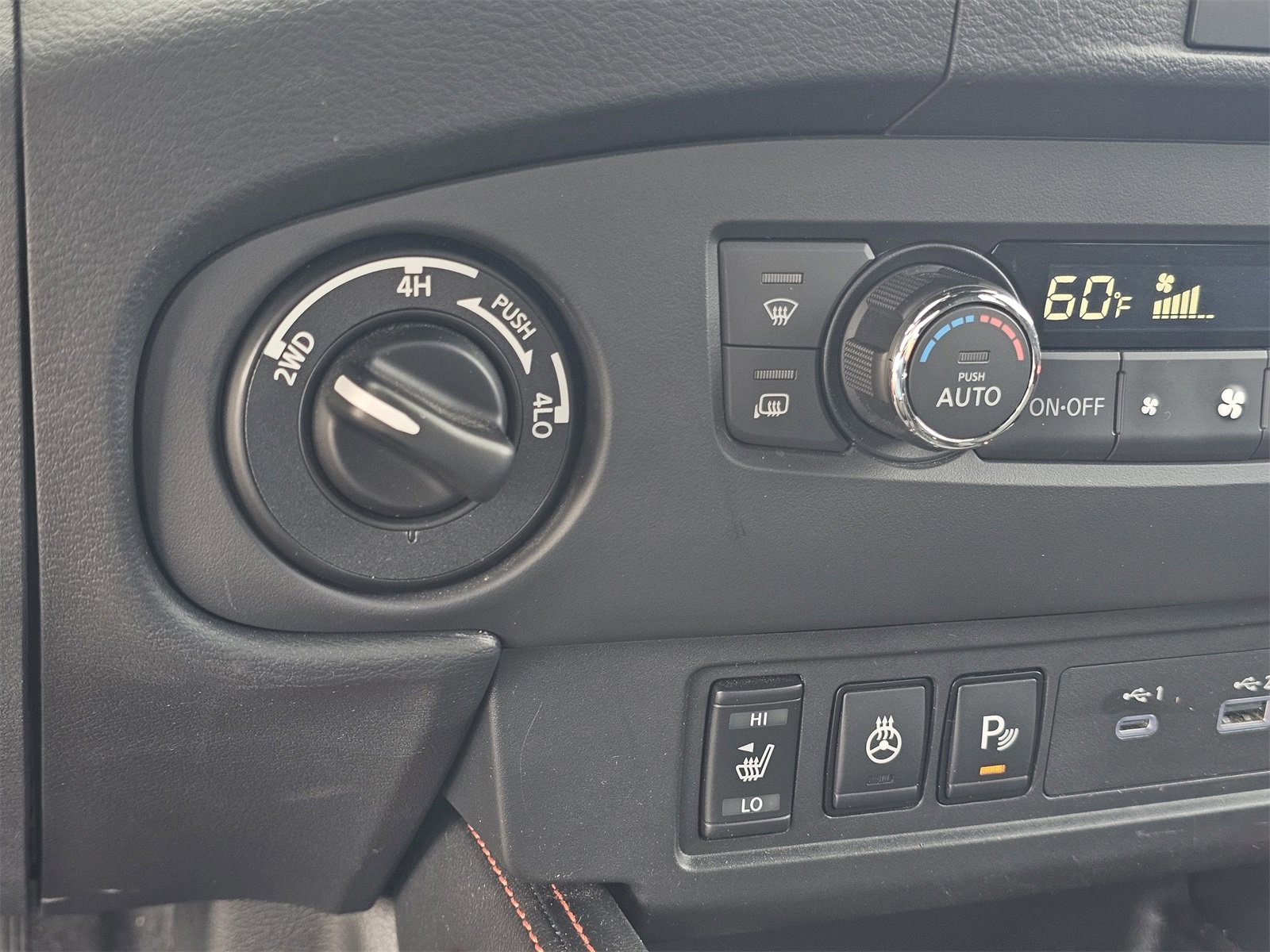 2023 Nissan Frontier PRO-4X Crew Cab photo 11