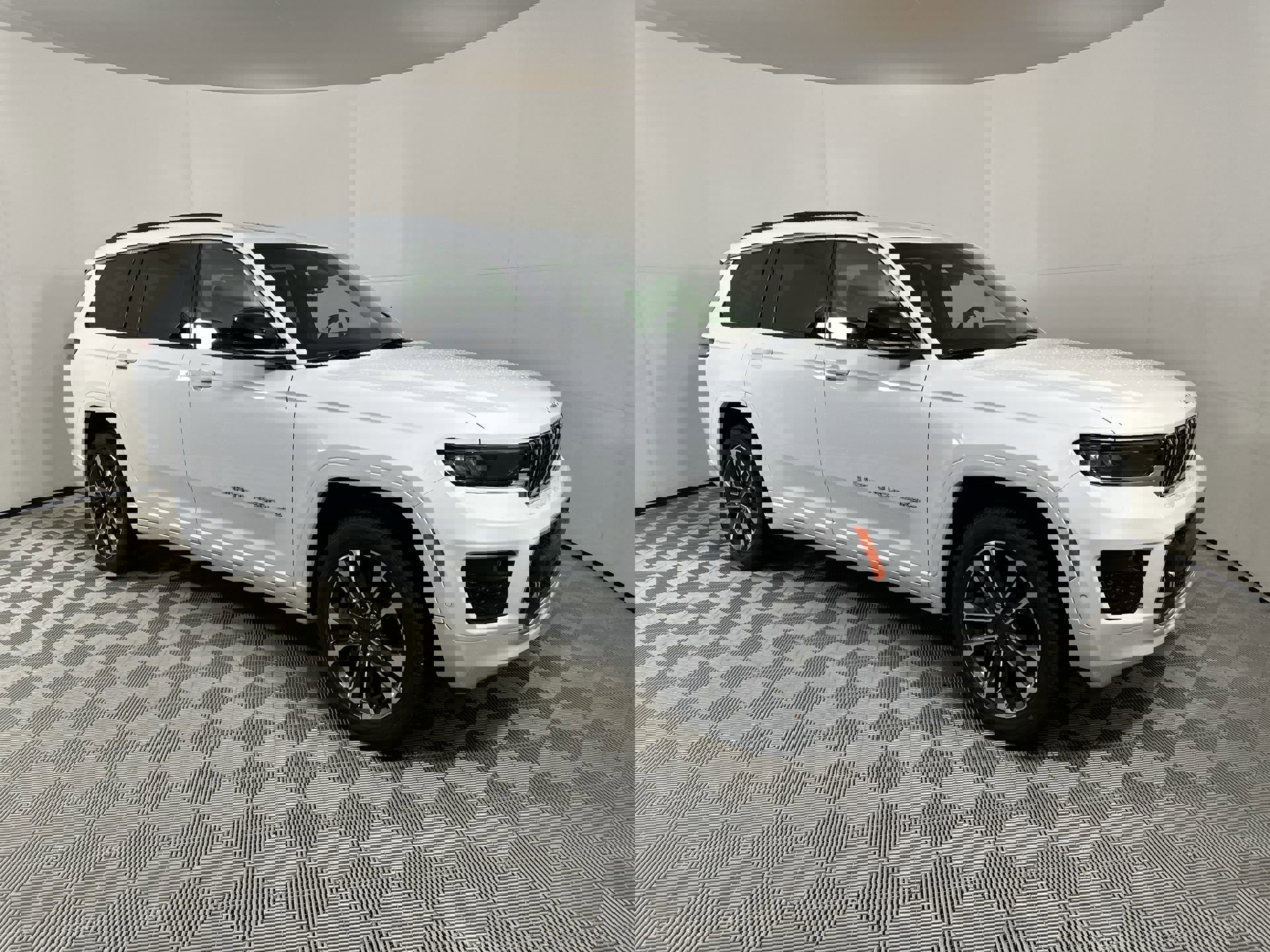 2025 Jeep Grand Cherokee Overland photo 2