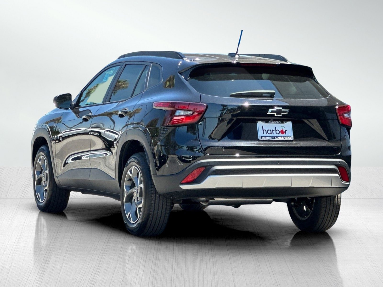 2025 Chevrolet Trax LT photo 4