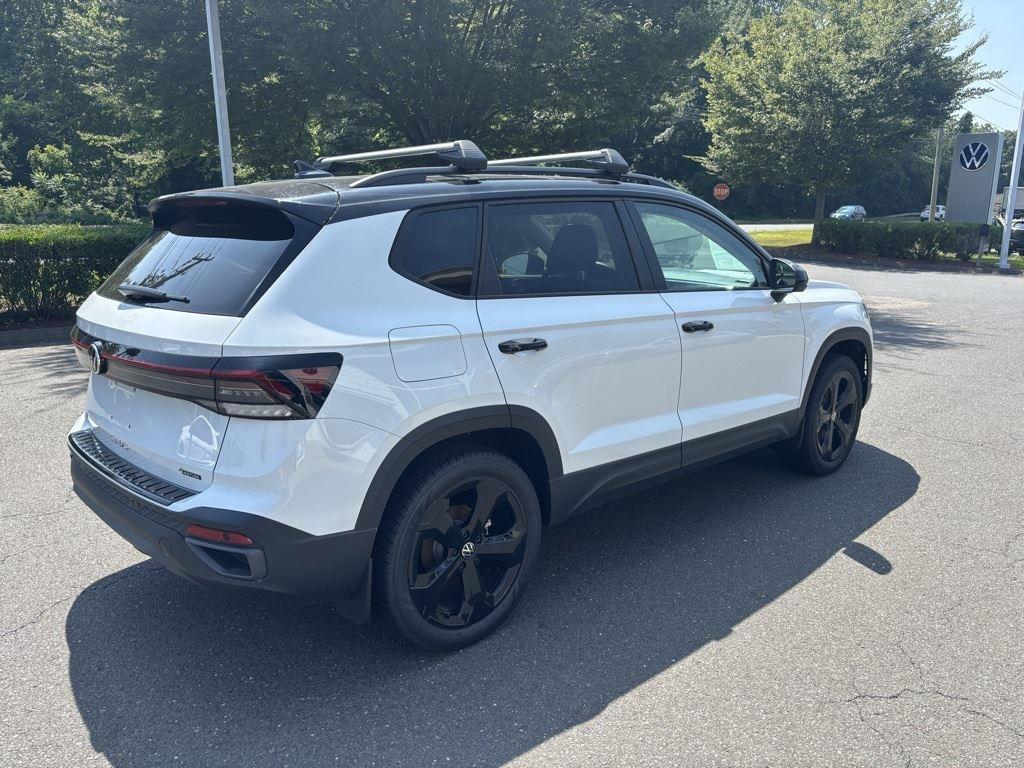 2025 Volkswagen Taos SE photo 5