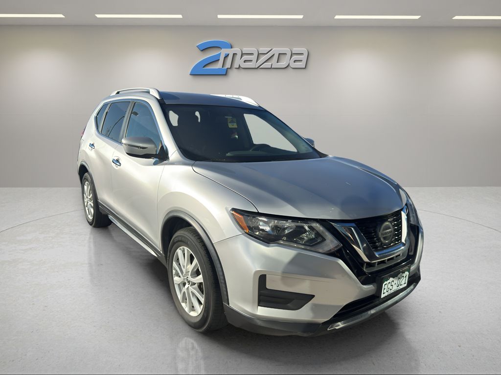2018 Nissan Rogue SV photo 2