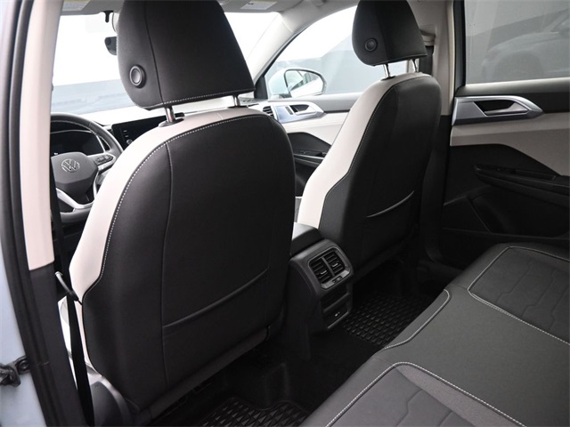 2025 Volkswagen Taos SE photo 10