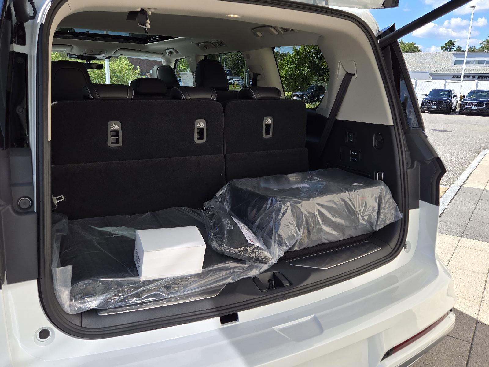 2026 Infiniti QX80 Luxe photo 19