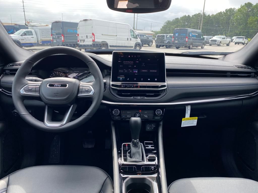2025 Jeep Compass Latitude photo 12