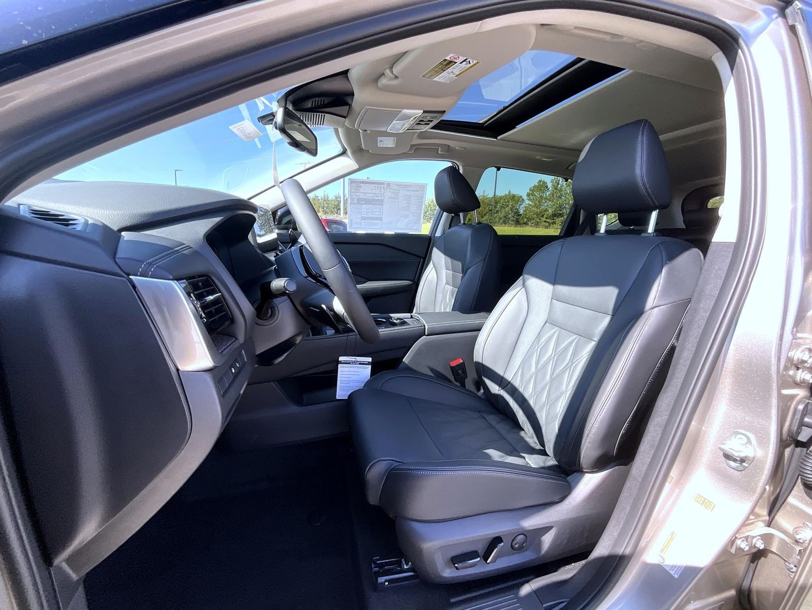 2026 Nissan Rogue Platinum photo 8