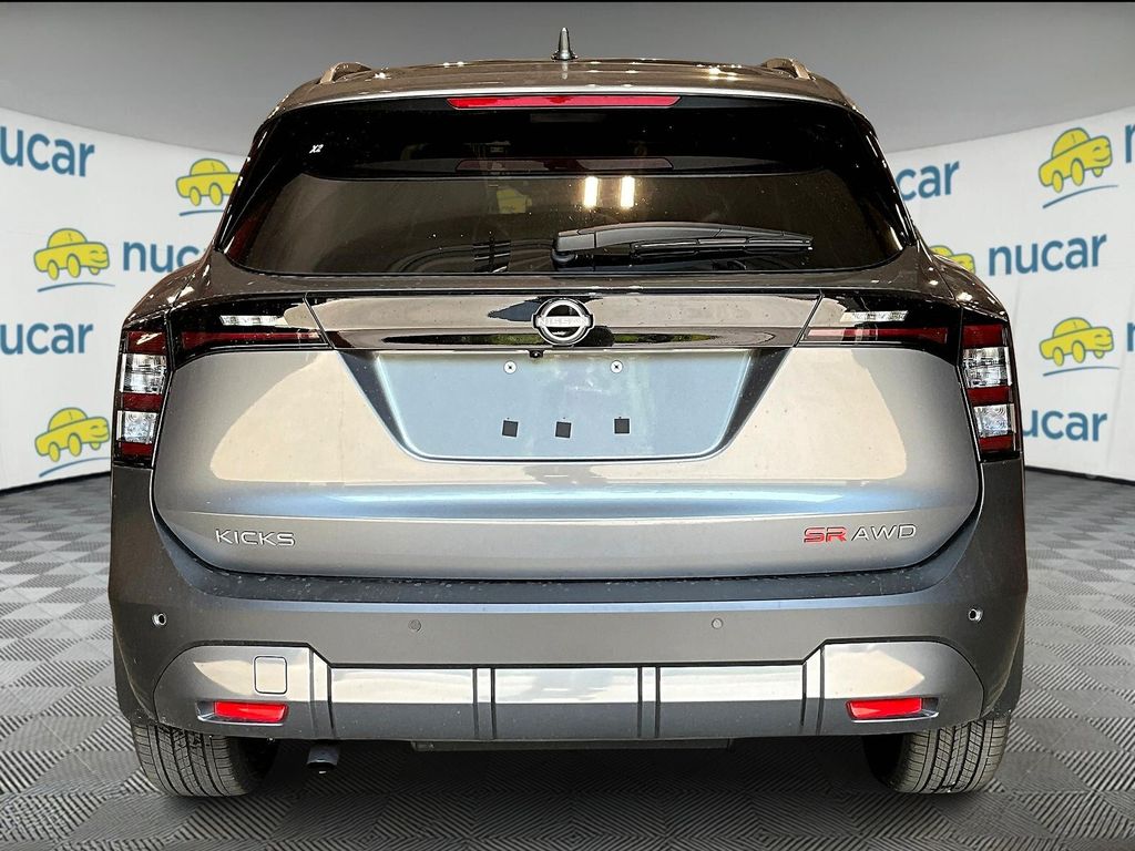 2025 Nissan Kicks SR photo 4