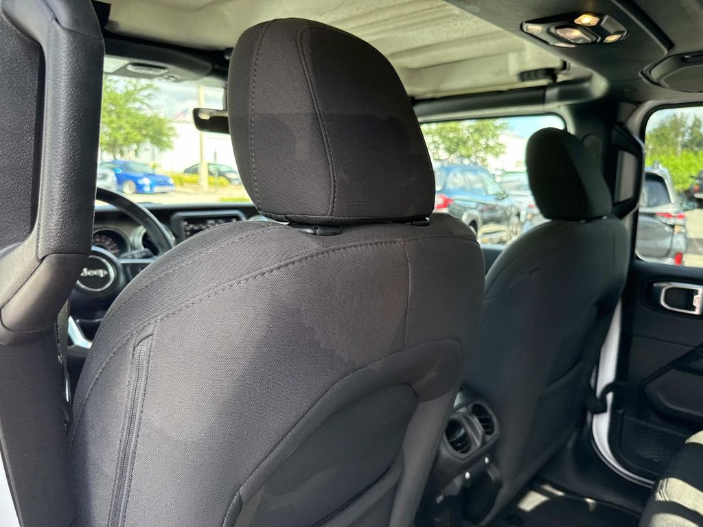 2023 Jeep Gladiator Overland photo 12