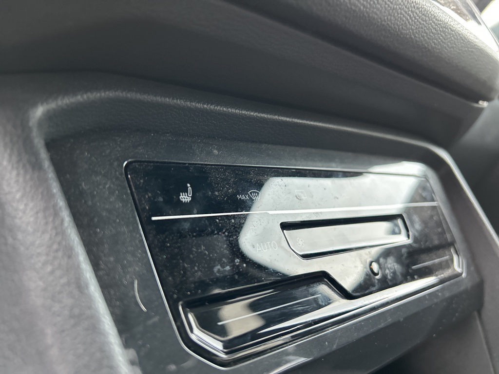 2023 Volkswagen Tiguan SE R-Line Black photo 2