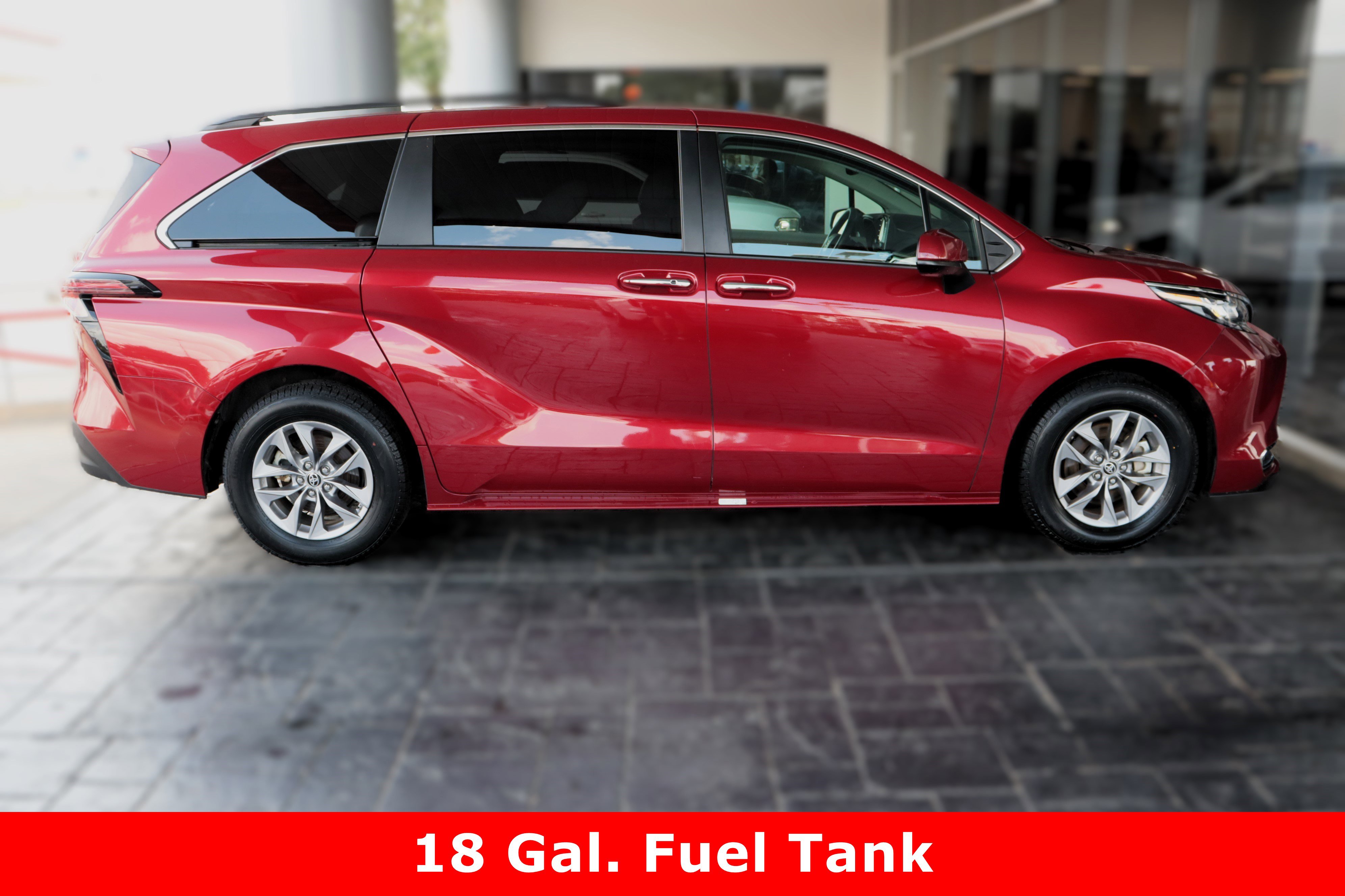 2023 Toyota Sienna XLE photo 11