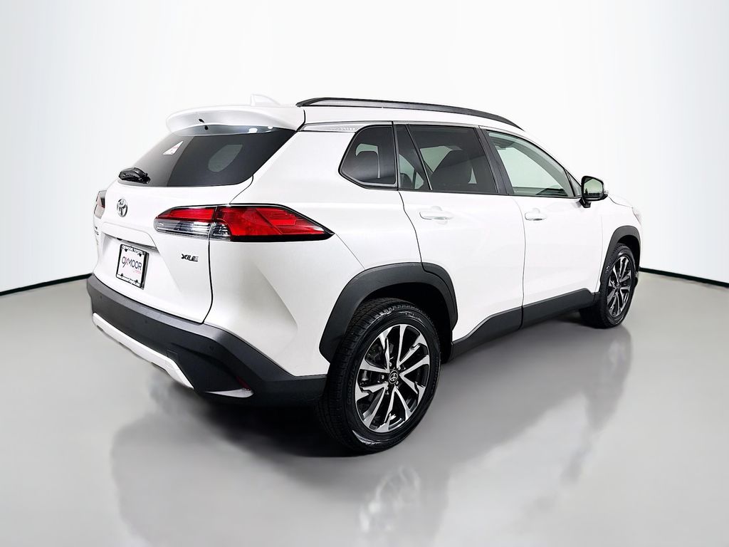 2023 Toyota Corolla Cross XLE photo 7