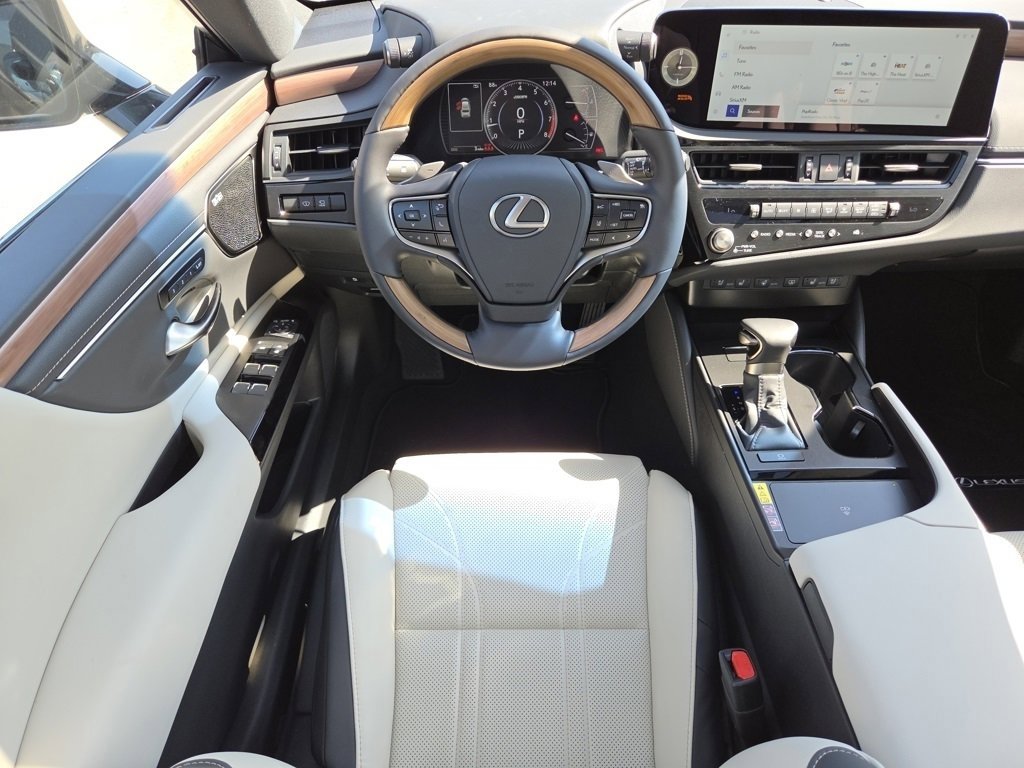2025 Lexus ES 350 Luxury photo 4