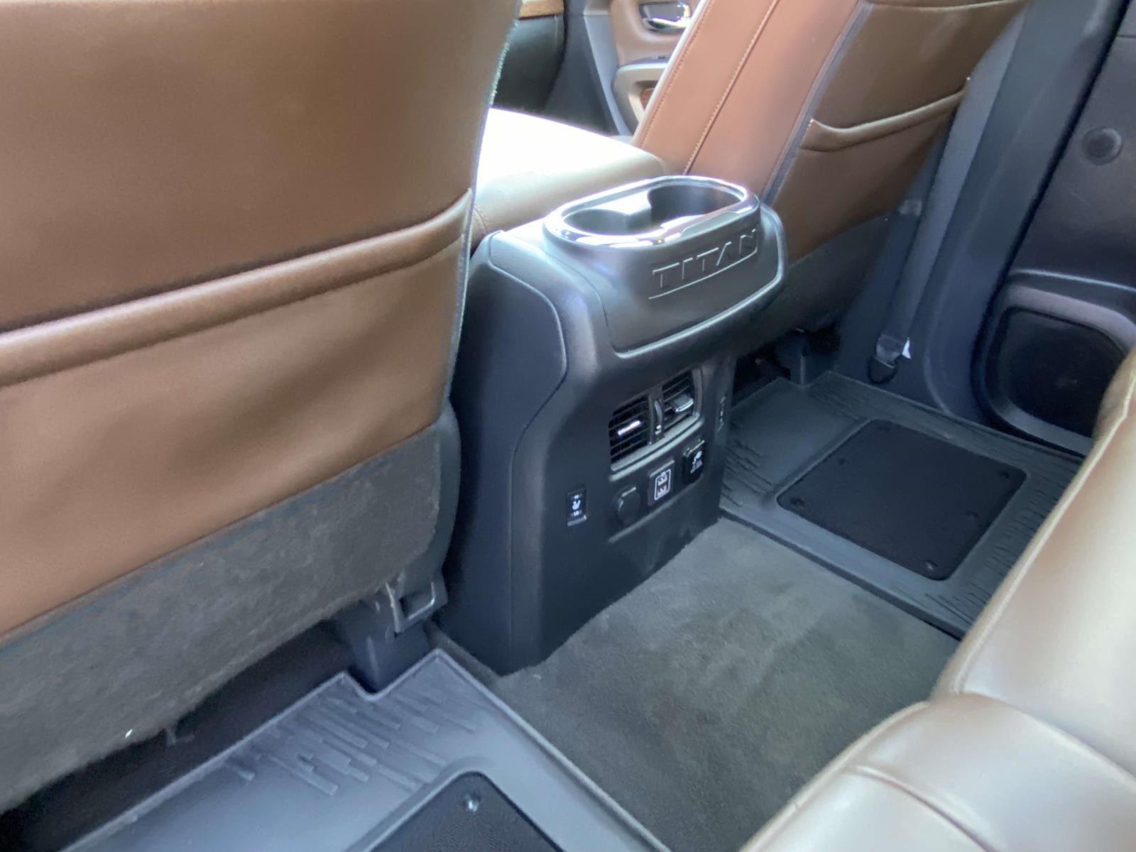 2021 Nissan Titan Platinum Reserve Crew Cab photo 4