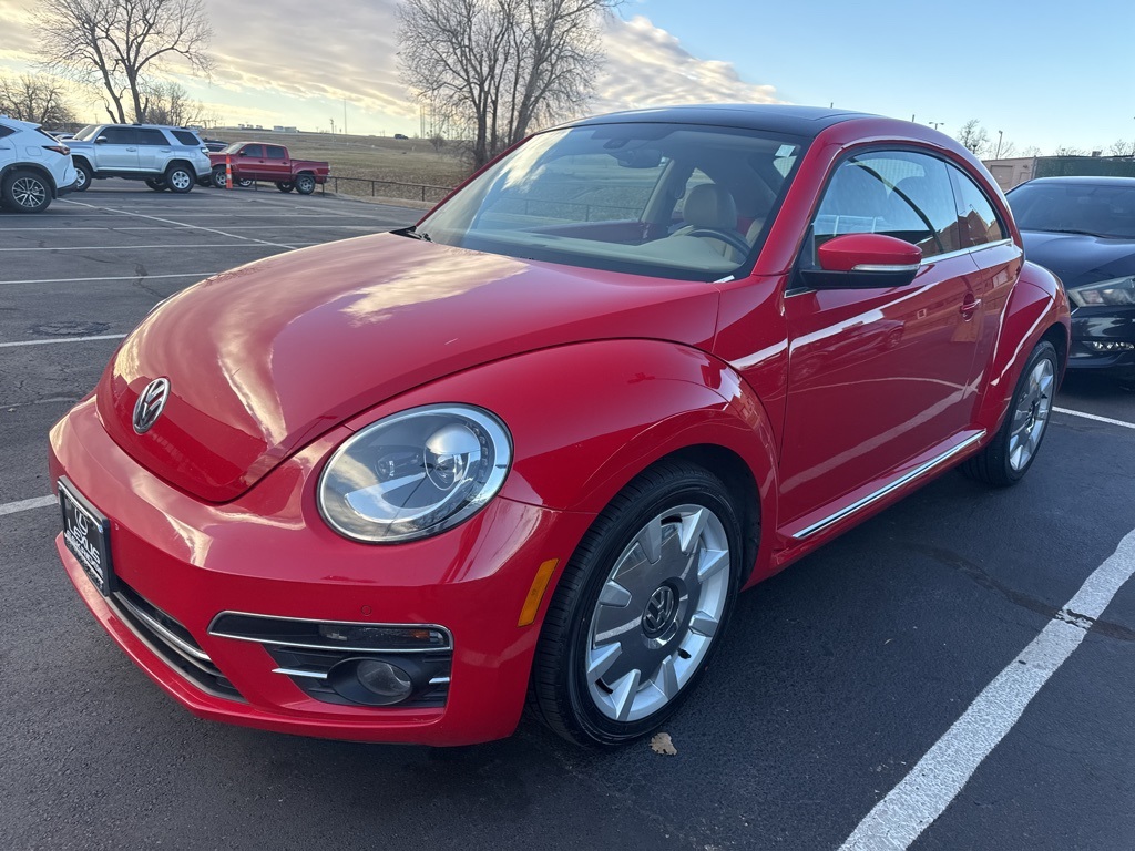 2019 Volkswagen Beetle SE's photo