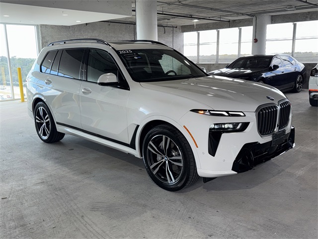 2025 BMW X7 40i's photo