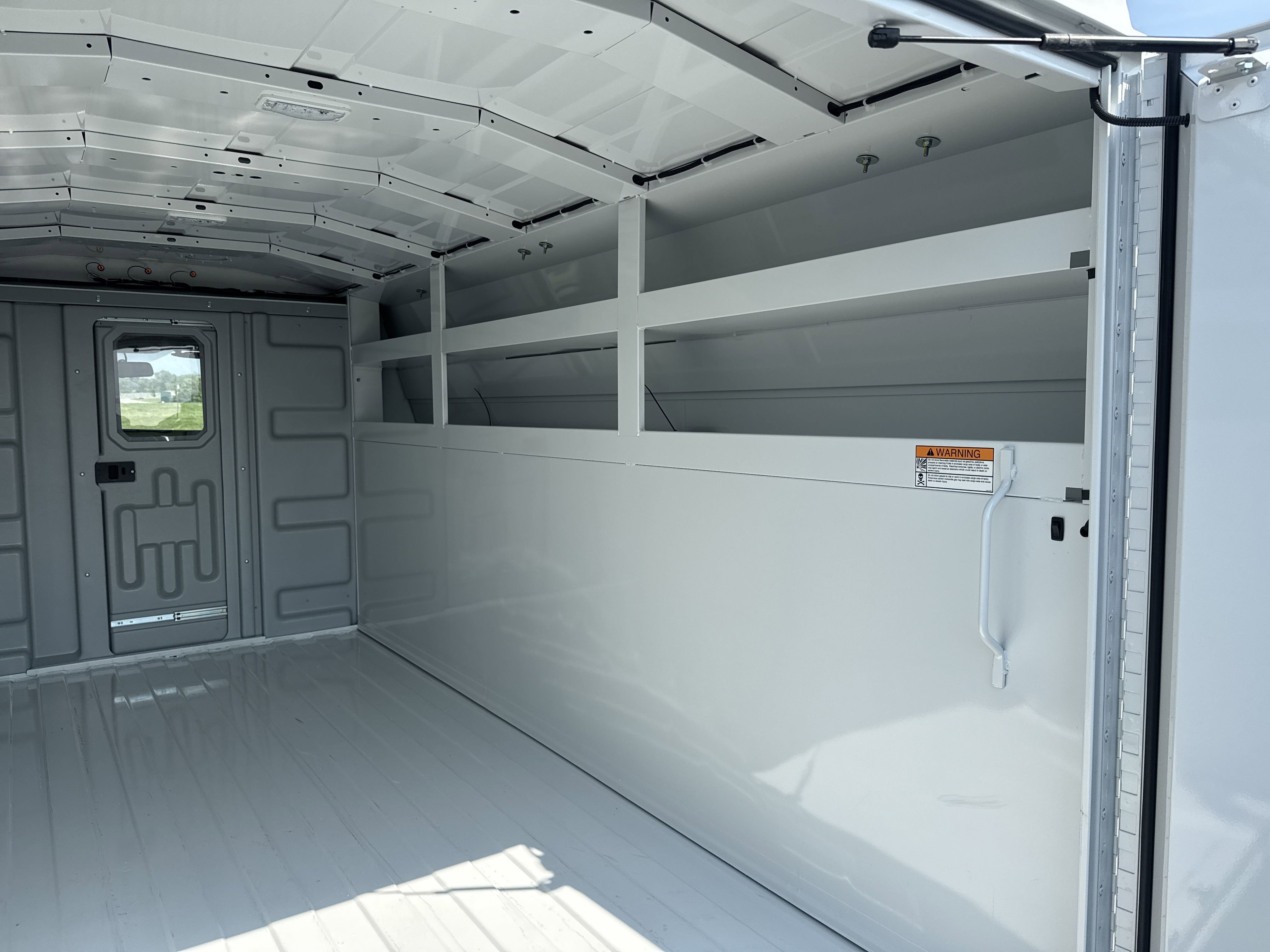 2025 Chevrolet Express Cutaway 3500 photo 4